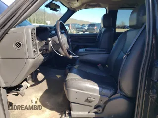 2006 GMC Sierra 1500 Work Truck z VIN 1GTEK19B96E203149, wystawiony jako Copart lot #52455995 z przebiegiem 147 476 mil mil oraz Czysty tytuł • Clean title. Historia ofert i sprzedaży dostępna na DreamBid. Obrazek 7.