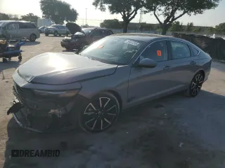 2024 Honda Accord Touring z VIN 1HGCY2F88RA037904, wystawiony jako Copart lot #58061215 z przebiegiem 16 675 mil mil oraz Nie do naprawy • Non repairable. Historia ofert i sprzedaży dostępna na DreamBid. Obrazek 1.