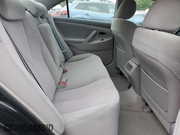 2010 Toyota Camry z VIN 4T1BF3EK8AU037547, wystawiony jako Copart lot #59762365 z przebiegiem 106 637 mil mil oraz Szkoda całkowita • Salvage title. Historia ofert i sprzedaży dostępna na DreamBid. Obrazek 10.