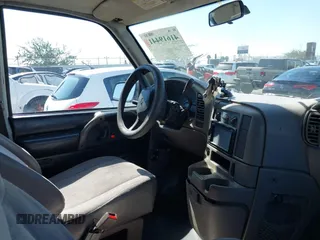2005 Chevrolet Astro Cargo Van with VIN 1GCDM19X65B103835, listed as a IAAI auction lot 41619441 with 166,029 mi miles. Bid and sale history available at carsss.com. Image 5.