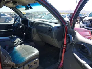 2002 Chevrolet TrailBlazer LS with VIN 1GNDT13SX22139403, listed as a IAAI auction lot 41862016 with 141,018 mi miles. Bid and sale history available at carsss.com. Image 5.