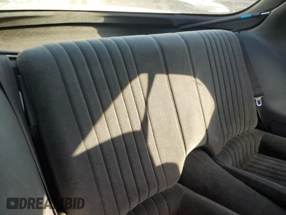 1998 Pontiac Firebird Firebird z VIN 2G2FS22K4W2216654, wystawiony jako Copart lot #87287814 z przebiegiem Nie podano mil oraz Czysty tytuł • Clean title. Historia ofert i sprzedaży dostępna na DreamBid. Obrazek 10.