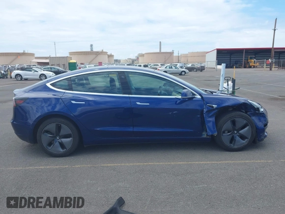 2018 Tesla Model 3 Long Range Battery z VIN 5YJ3E1EA6JF160859, wystawiony jako IAAI lot #42149636 z przebiegiem 81 159 mil mil oraz . Historia ofert i sprzedaży dostępna na DreamBid. Obrazek 13.