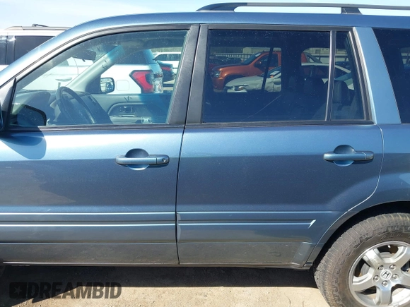 2007 Honda Pilot EX-L with VIN 5FNYF18517B028036, listed as a IAAI auction lot 41860675 with 61,217 mi miles and . Bid and sale history available at DreamBid. Image 15.