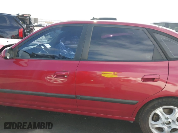 2005 Hyundai Elantra GLS z VIN KMHDN56D95U140327, wystawiony jako IAAI lot #42349707 z przebiegiem 145 621 mil mil oraz . Historia ofert i sprzedaży dostępna na DreamBid. Obrazek 14.
