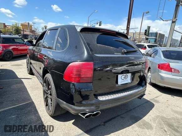 2006 Porsche Cayenne S z VIN WP1AB29PX6LA69097, wystawiony jako Copart lot #52021455 z przebiegiem 148 871 mil mil oraz Szkoda całkowita • Salvage title. Historia ofert i sprzedaży dostępna na DreamBid. Obrazek 3.