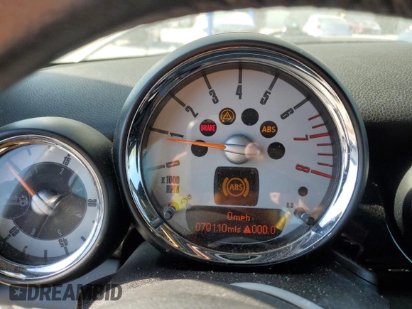 2010 MINI Convertible S z VIN WMWMS3C58ATY50783, wystawiony jako Copart lot #48240035 z przebiegiem 70 110 mil mil oraz Czysty tytuł • Clean title. Historia ofert i sprzedaży dostępna na DreamBid. Obrazek 9.