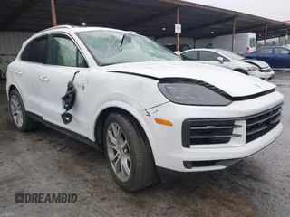2024 Porsche Cayenne z VIN WP1AA2AY9RDA05123, wystawiony jako IAAI lot #41181531 z przebiegiem 7 946 mil mil oraz . Historia ofert i sprzedaży dostępna na DreamBid. Obrazek 1.