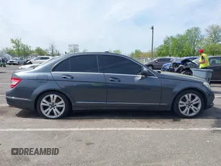 2009 Mercedes-Benz C 300 Sport z VIN WDDGF81X89R061439, wystawiony jako IAAI lot #42177083 z przebiegiem 195 633 mil mil oraz . Historia ofert i sprzedaży dostępna na DreamBid. Obrazek 13.