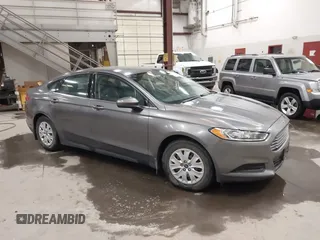 2013 Ford Fusion S with VIN 3FA6P0G7XDR215423, listed as a IAAI auction lot 42019599 with 134,433 mi miles. Bid and sale history available at carsss.com. Image 1.