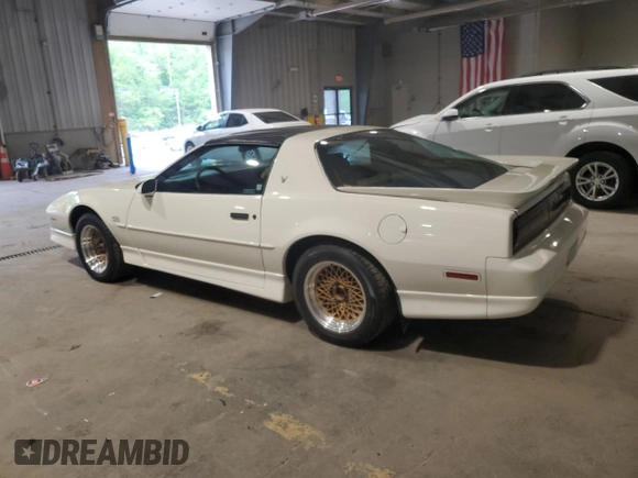 1989 Pontiac Firebird z VIN 1G2FW2180KL256119, wystawiony jako Copart lot #56474875 z przebiegiem 81 176 mil mil oraz Szkoda całkowita • Salvage title. Historia ofert i sprzedaży dostępna na DreamBid. Obrazek 2.