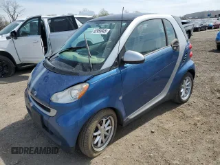 2009 Smart fortwo Pure z VIN WMEEJ31X39K261285, wystawiony jako Copart lot #52959945 z przebiegiem 86 880 mil mil oraz Szkody całkowita. Historia ofert i sprzedaży dostępna na DreamBid. Obrazek 1.
