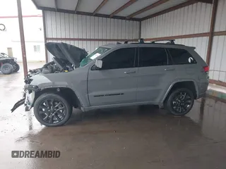 2022 Jeep Grand Cherokee Laredo E z VIN 1C4RJFAG2NC120634, wystawiony jako IAAI lot #41555164 z przebiegiem Nie podano mil oraz . Historia ofert i sprzedaży dostępna na DreamBid. Obrazek 14.