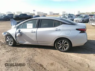 2023 Nissan Versa SV z VIN 3N1CN8EV0PL871854, wystawiony jako IAAI lot #41958143 z przebiegiem Nie podano mil oraz . Historia ofert i sprzedaży dostępna na DreamBid. Obrazek 13.