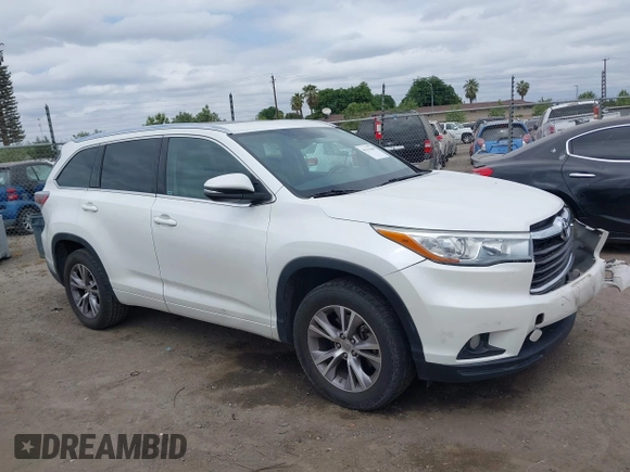 2015 Toyota Highlander XLE z VIN 5TDKKRFH0FS076120, wystawiony jako IAAI lot #42131646 z przebiegiem 117 623 mil mil oraz . Historia ofert i sprzedaży dostępna na DreamBid. Obrazek 13.