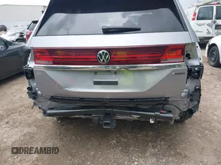 2025 Volkswagen Atlas SE z VIN 1V2HR2CA8SC531486, wystawiony jako IAAI lot #42508906 z przebiegiem 10 565 mil mil oraz . Historia ofert i sprzedaży dostępna na DreamBid. Obrazek 6.