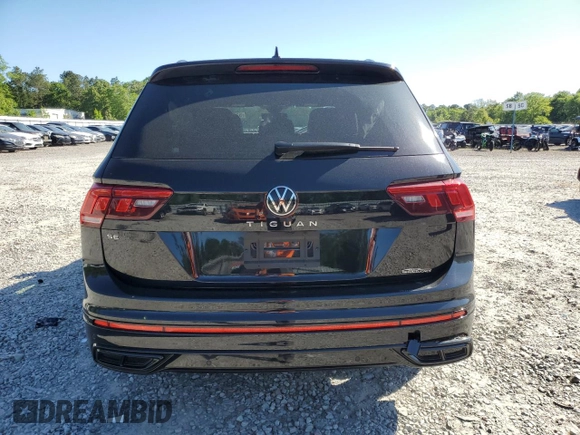 2024 Volkswagen Tiguan SE R-Line Black z VIN 3VVCB7AX9RM194728, wystawiony jako Copart lot #52960585 z przebiegiem 13 705 mil mil oraz Szkoda całkowita • Salvage title. Historia ofert i sprzedaży dostępna na DreamBid. Obrazek 6.