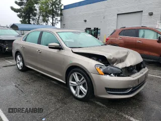 2015 Volkswagen Passat SE z VIN 1VWBV7A38FC066778, wystawiony jako Copart lot #50843015 z przebiegiem 100 790 mil mil oraz Szkoda całkowita • Salvage title. Historia ofert i sprzedaży dostępna na DreamBid. Obrazek 4.