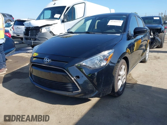 2016 Scion iA z VIN 3MYDLBZV4GY140248, wystawiony jako IAAI lot #42282531 z przebiegiem 72 644 mil mil oraz . Historia ofert i sprzedaży dostępna na DreamBid. Obrazek 2.