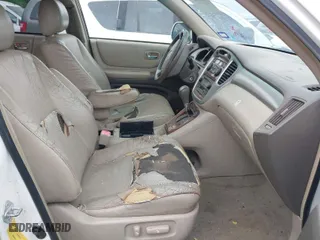 2004 Toyota Highlander with VIN JTEDP21A740028377, listed as a IAAI auction lot 41945237 with 206,315 mi miles. Bid and sale history available at carsss.com. Image 5.