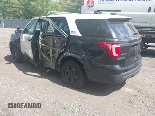 2016 Ford Police Interceptor Utility z VIN 1FM5K8AR3GGB36826, wystawiony jako IAAI lot #42177474 z przebiegiem 65 464 mil mil oraz . Historia ofert i sprzedaży dostępna na DreamBid. Obrazek 3.