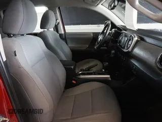 2019 Toyota Tacoma SR z VIN 3TMCZ5AN9KM215368, wystawiony jako Copart lot #58603195 z przebiegiem 84 380 mil mil oraz Szkoda całkowita • Salvage title. Historia ofert i sprzedaży dostępna na DreamBid. Obrazek 5.