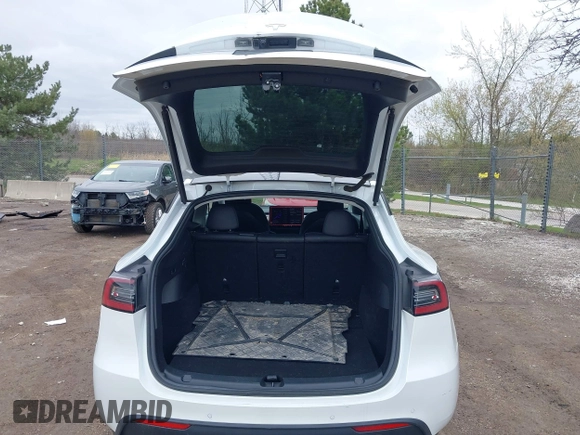 2022 Tesla Model Y Long Range with VIN 7SAYGDEE1NF421098, listed as a IAAI auction lot 42177555 with 55,855 mi miles and . Bid and sale history available at carsss.com. Image 10.