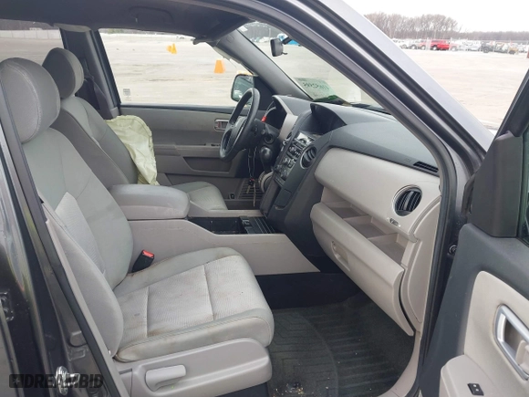 2013 Honda Pilot LX with VIN 5FNYF4H24DB062197, listed as a IAAI auction lot 41652595 with 66,169 mi miles. Bid and sale history available at carsss.com. Image 5.