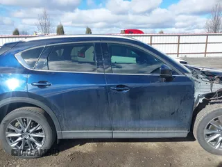 2019 Mazda CX-5 Signature with VIN JM3KFBEY5K0609063, listed as a IAAI auction lot 41802772 with 104,112 mi miles. Bid and sale history available at carsss.com. Image 14.