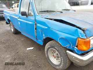 1988 Ford F-150 with VIN 2FTDF15Y4JCA68039, listed as a IAAI auction lot 41714172 with 8,856 mi miles. Bid and sale history available at carsss.com. Image 6.