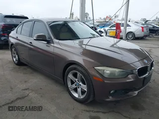 2012 BMW 3 Series 328i z VIN WBA3C1C55CA696853, wystawiony jako IAAI lot #41870826 z przebiegiem 215 613 mil mil oraz . Historia ofert i sprzedaży dostępna na DreamBid. Obrazek 1.