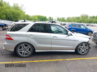 2012 Mercedes-Benz M 63 AMG z VIN 4JGDA7EBXCA053025, wystawiony jako IAAI lot #42302695 z przebiegiem 119 415 mil mil oraz . Historia ofert i sprzedaży dostępna na DreamBid. Obrazek 14.