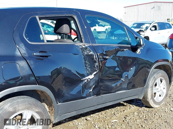 2022 Chevrolet Trax LS with VIN KL7CJNSM2NB554978, listed as a IAAI auction lot 41416440 with 23,658 mi miles. Bid and sale history available at carsss.com. Image 6.
