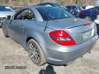 2011 Mercedes-Benz SLK 300 z VIN WDBWK5EA5BF239416, wystawiony jako IAAI lot #42048520 z przebiegiem 57 454 mil mil oraz . Historia ofert i sprzedaży dostępna na DreamBid. Obrazek 3.