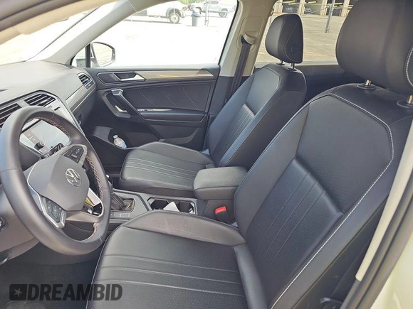 2024 Volkswagen Tiguan SE with VIN 3VV3B7AX5RM086820, listed as a IAAI auction lot 42751180 with 30,839 mi miles and . Bid and sale history available at DreamBid. Image 7.