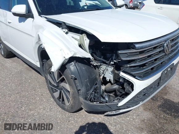 2024 Volkswagen Atlas SE with VIN 1V2HR2CA8RC580455, listed as a IAAI auction lot 42282323 with 13,549 mi miles and . Bid and sale history available at DreamBid. Image 6.