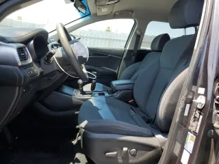 2019 Kia Sorento LX with VIN 5XYPGDA5XKG469637, listed as a Copart auction lot 61475445 with 129,864 mi miles and Clean title. Bid and sale history available at DreamBid. Image 7.