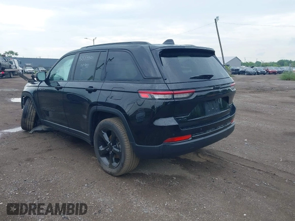 2024 Jeep Grand Cherokee Limited z VIN 1C4RJHBG5RC202647, wystawiony jako IAAI lot #42553301 z przebiegiem 12 121 mil mil oraz . Historia ofert i sprzedaży dostępna na DreamBid. Obrazek 3.