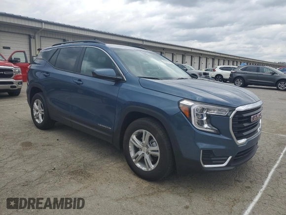 2024 GMC Terrain SLE z VIN 3GKALMEG0RL249976, wystawiony jako Copart lot #51411755 z przebiegiem 13 052 mil mil oraz Szkoda całkowita • Salvage title. Historia ofert i sprzedaży dostępna na DreamBid. Obrazek 4.