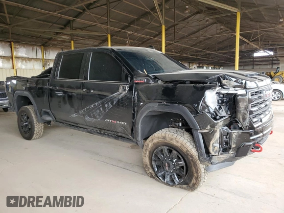 2025 GMC Sierra 2500HD AT4 z VIN 1GT4UPEY9SF116939, wystawiony jako Copart lot #55508755 z przebiegiem 13 602 mil mil oraz Szkoda całkowita • Salvage title. Historia ofert i sprzedaży dostępna na DreamBid. Obrazek 4.