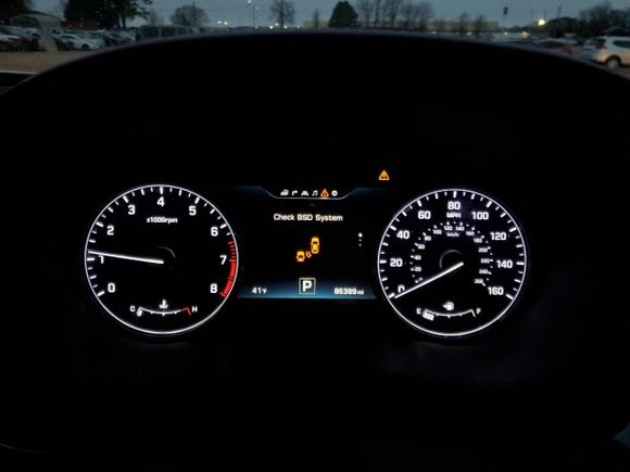 2017 Genesis G80 3.8L z VIN KMHGN4JE0HU171834, wystawiony jako Copart lot #47764005 z przebiegiem 86 389 mil mil oraz Szkoda całkowita • Salvage title. Historia ofert i sprzedaży dostępna na DreamBid. Obrazek 9.