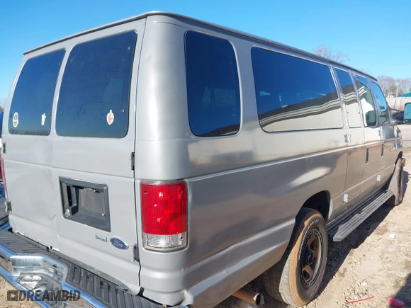 2012 Ford Econoline Wagon XL with VIN 1FBSS3BL1CDA76758, listed as a IAAI auction lot 41648496 with 278,048 mi miles. Bid and sale history available at carsss.com. Image 4.