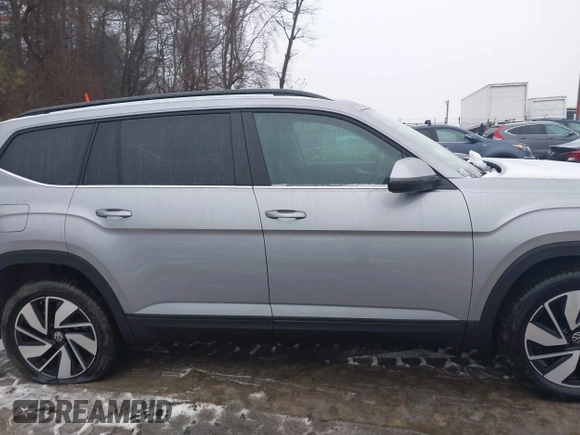 2024 Volkswagen Atlas SE z VIN 1V2HR2CA5RC573575, wystawiony jako IAAI lot #41508927 z przebiegiem 2 647 mil mil oraz . Historia ofert i sprzedaży dostępna na DreamBid. Obrazek 13.