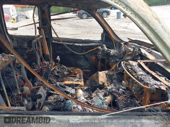 2005 Chevrolet Silverado 1500 Z71 z VIN 1GCEK19B65E260861, wystawiony jako IAAI lot #42122540 z przebiegiem Nie podano mil oraz . Historia ofert i sprzedaży dostępna na DreamBid. Obrazek 5.