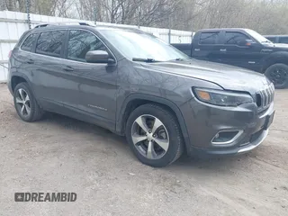 2020 Jeep Cherokee Limited z VIN 1C4PJLDB9LD529985, wystawiony jako IAAI lot #42074723 z przebiegiem 93 765 mil mil oraz . Historia ofert i sprzedaży dostępna na DreamBid. Obrazek 1.
