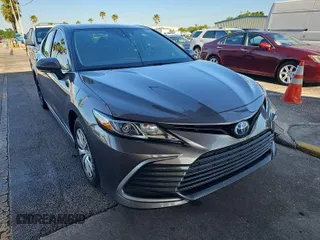 2022 Toyota Camry Hybrid LE with VIN 4T1C31AK9NU580158, listed as a IAAI auction lot 42132367 with 70,073 mi miles. Bid and sale history available at carsss.com. Image 1.