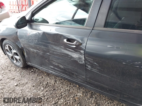 2021 Kia Forte LXS z VIN 3KPF24AD6ME323317, wystawiony jako IAAI lot #42110865 z przebiegiem 86 134 mil mil oraz . Historia ofert i sprzedaży dostępna na DreamBid. Obrazek 6.