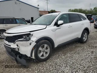2021 Kia Sorento LX z VIN 5XYRG4LC1MG003361, wystawiony jako Copart lot #56044905 z przebiegiem 44 857 mil mil oraz Szkoda całkowita • Salvage title. Historia ofert i sprzedaży dostępna na DreamBid. Obrazek 1.