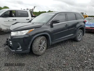 2019 Toyota Highlander SE z VIN 5TDJZRFH8KS613995, wystawiony jako Copart lot #57644135 z przebiegiem 110 326 mil mil oraz Szkoda całkowita • Salvage title. Historia ofert i sprzedaży dostępna na DreamBid. Obrazek 1.