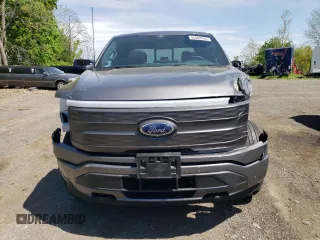 2022 Ford F-150 Lightning Pro z VIN 1FT6W1EV7NWG10033, wystawiony jako Copart lot #55569895 z przebiegiem 11 282 mil mil oraz Szkody całkowita. Historia ofert i sprzedaży dostępna na DreamBid. Obrazek 5.